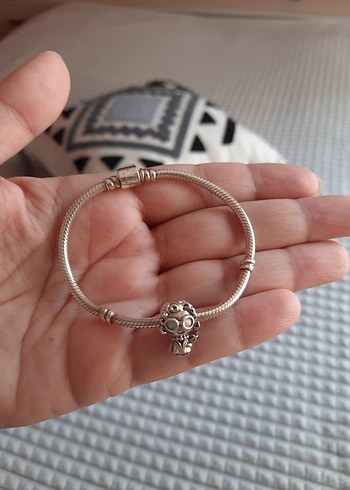Pandora pandora bileklik ve charm
