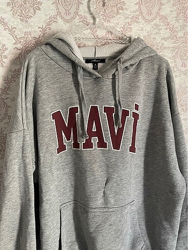 Mavi yazılı sweatshirt