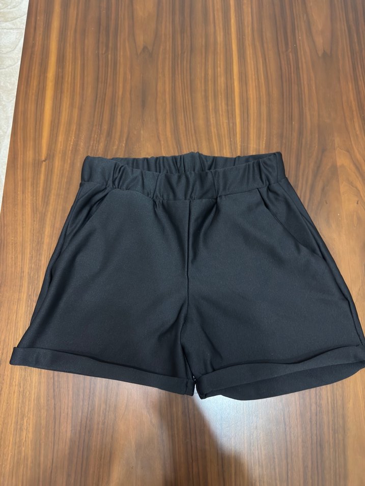 Siyah Rahat Kesim Mini Şort - Görsel 2