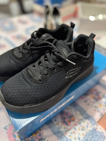 37 Beden siyah Renk Skechers spor ayakkabı