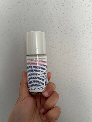 Beden Rexona Vitamin+Bright Sakura Radiance