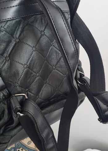 Kadın Siyah Nakışlı Suni Deri Sırt Çantası - Görsel 2