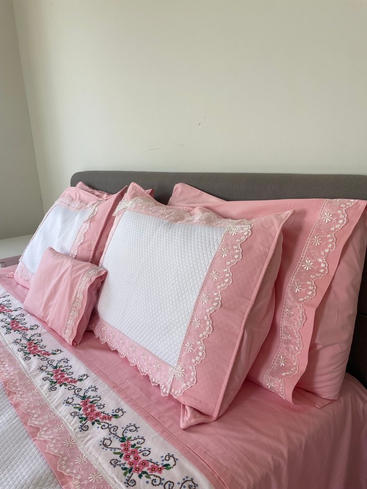 Nakışlı Pembe Yatak Örtüsü - Görsel 3