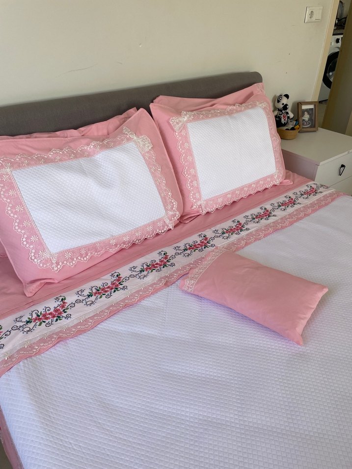 Nakışlı Pembe Yatak Örtüsü - Görsel 4