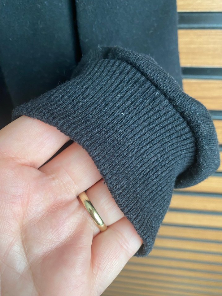  Yaka Detaylı Siyah Sweatshirt - Görsel 3