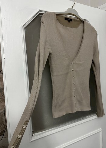 Bej V Yaka Düğmeli Kadın Hırka - Görsel 3