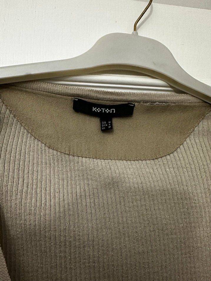 Bej V Yaka Düğmeli Kadın Hırka - Görsel 4