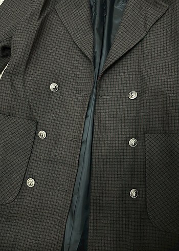 Gri Kadın Uzun Düğmeli Yılan Desenli Kaban - Görsel 4