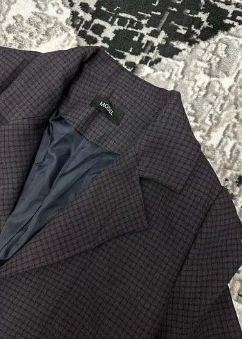 Gri Kadın Uzun Düğmeli Yılan Desenli Kaban - Görsel 3