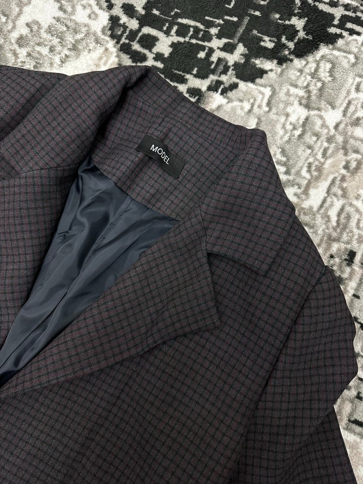 Gri Kadın Uzun Düğmeli Yılan Desenli Kaban - Görsel 3