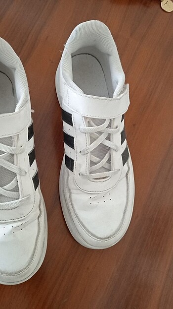 37 Beden beyaz Renk Adidas ayakkabı 