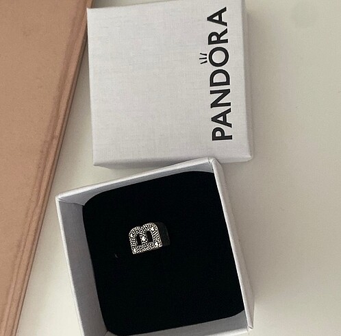 PANDORA B HARFLİ CHARM