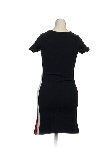 s Beden PreLoved Kısa Elbise %70 İndirimli.