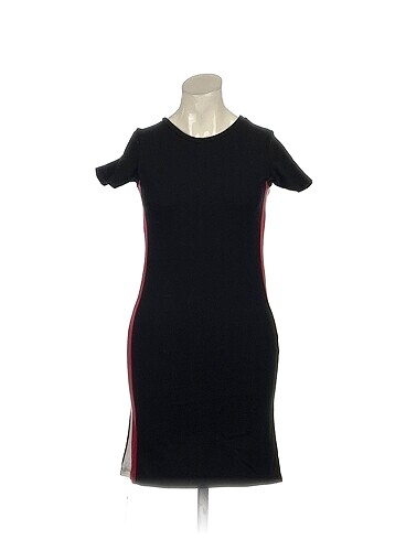 PreLoved Kısa Elbise %70 İndirimli.
