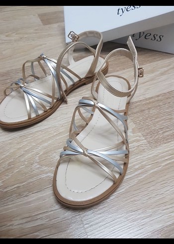 Bej Parlak Tokalı Stiletto Topuklu Kadın Sandalet
