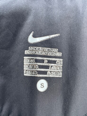 s Beden siyah Renk Nike Yelek %70 İndirimli.