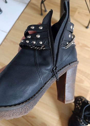 Tokalı Siyah Deri Topuklu Bot - Görsel 3