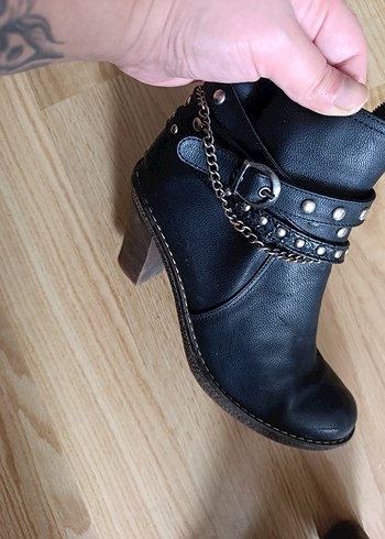 Tokalı Siyah Deri Topuklu Bot - Görsel 2