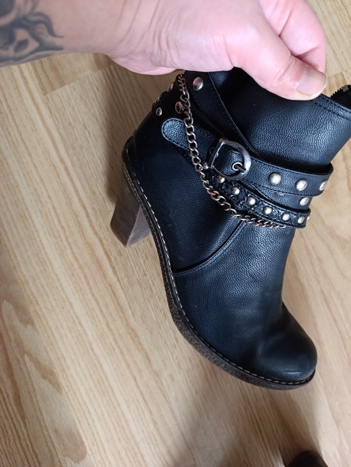 Tokalı Siyah Deri Topuklu Bot - Görsel 2