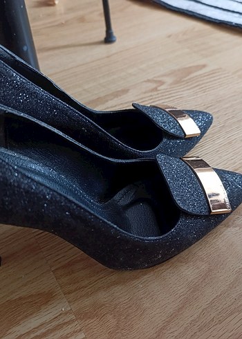 Siyah Parlak Yılan Desenli Tokalı Topuklu - Görsel 4