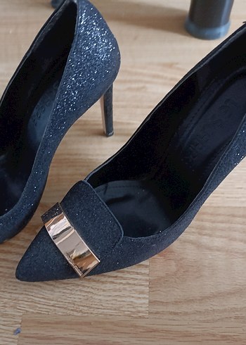 Siyah Parlak Yılan Desenli Tokalı Topuklu - Görsel 5