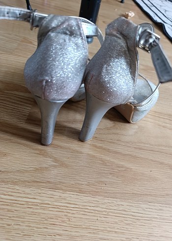 gri parlak platform topuklu ayakkabı - Görsel 4