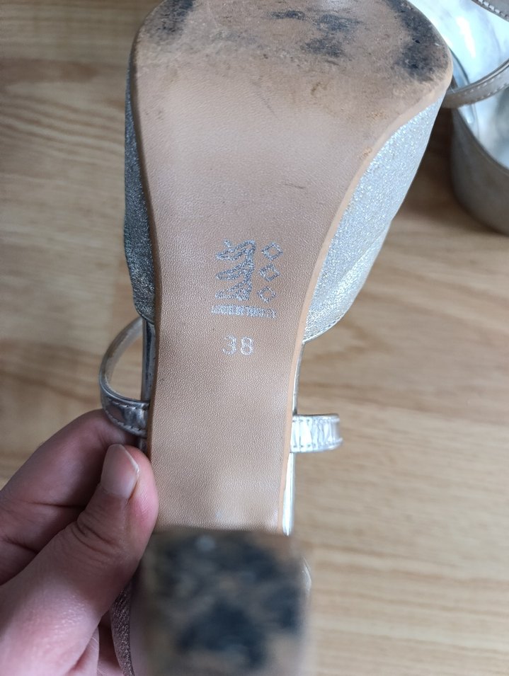 gri parlak platform topuklu ayakkabı - Görsel 3