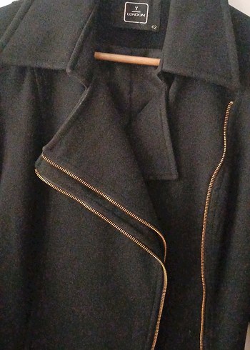 Asimetrik Fermuarlı Siyah Kaban - Görsel 2