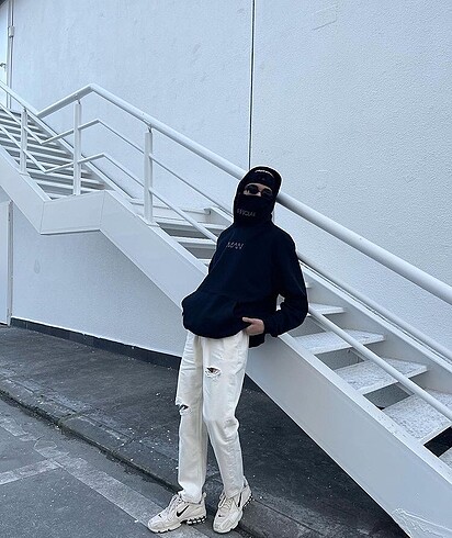 Bershka Man sweatshirt maskeli