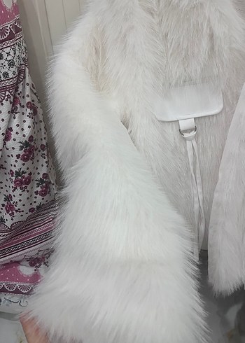 Beyaz Suni Kürk Detaylı Midi Ceket - Görsel 3