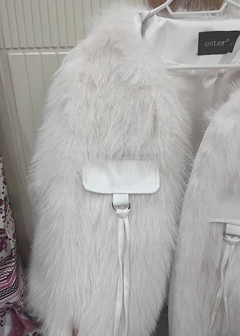 Beyaz Suni Kürk Detaylı Midi Ceket - Görsel 2