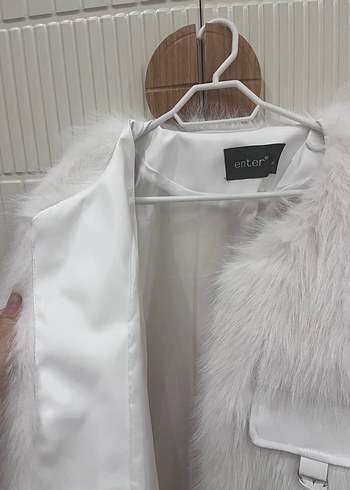 Beyaz Suni Kürk Detaylı Midi Ceket - Görsel 5