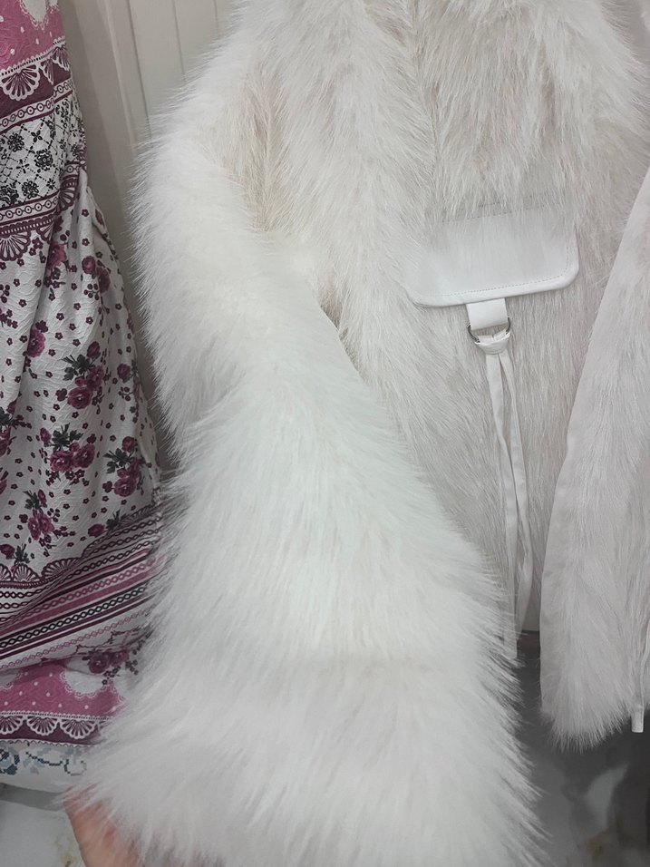 Beyaz Suni Kürk Detaylı Midi Ceket - Görsel 3