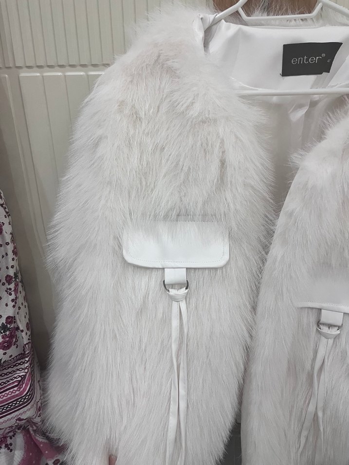 Beyaz Suni Kürk Detaylı Midi Ceket - Görsel 2