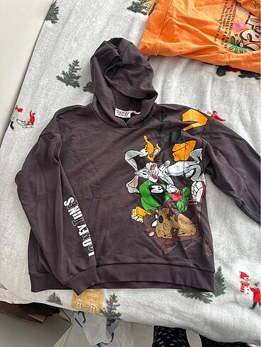De facto looney tunes sweatshirt