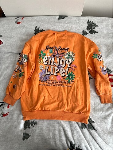 Arkası Yazılı Sweatshirt