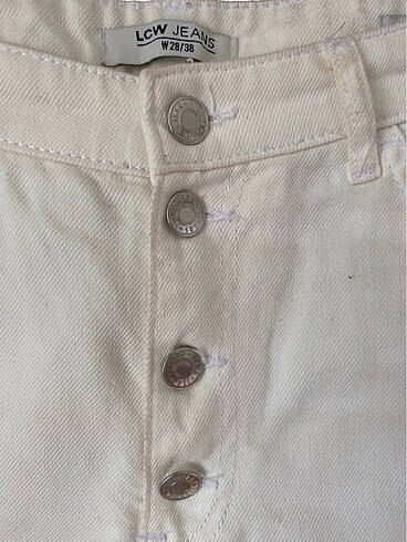 LC Waikiki Yırtmaçlı beyaz jean