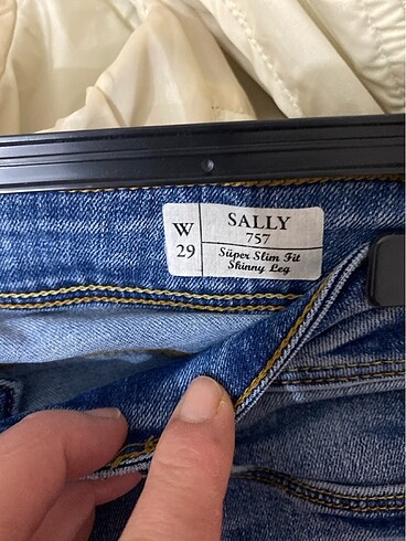 29 Beden mavi Renk Colins jeans