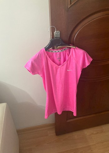 Pembe V Yaka Kısa Kollu Kadın Tişört