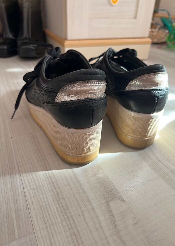 Derimod spor ayakkabı - Görsel 4