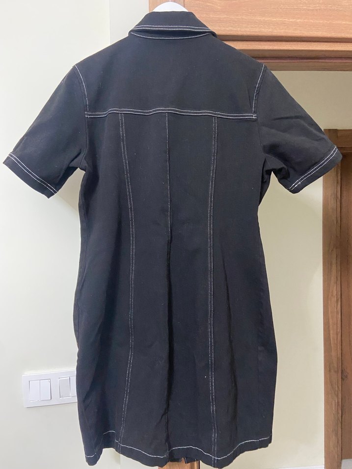 Düğmeli Siyah Denim Midi Elbise - Görsel 4