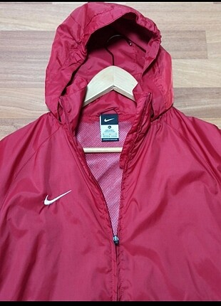 Nike yağmurluk