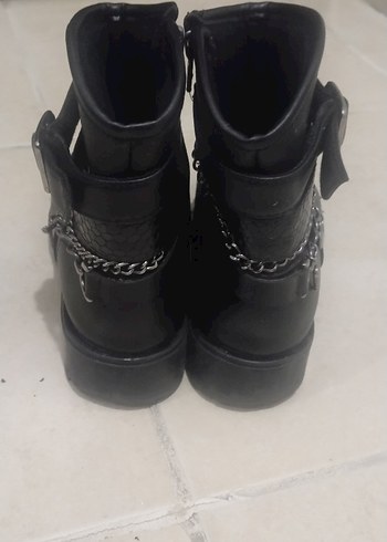 Parlak Siyah Deri Kemerli Gotik Botlar 32 - Görsel 6