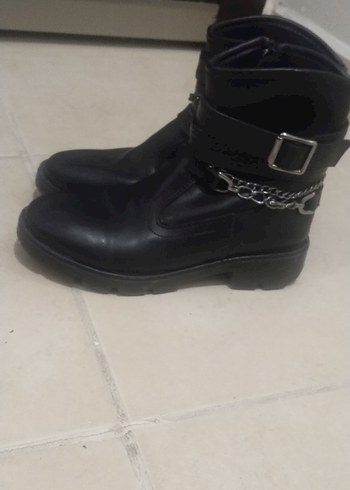 Parlak Siyah Deri Kemerli Gotik Botlar 32 - Görsel 7