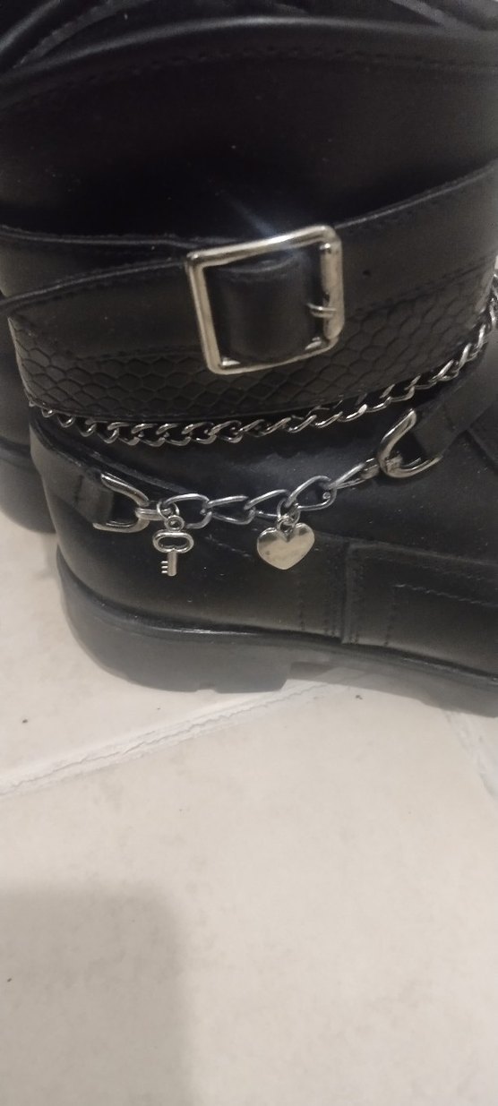 Parlak Siyah Deri Kemerli Gotik Botlar 32 - Görsel 3