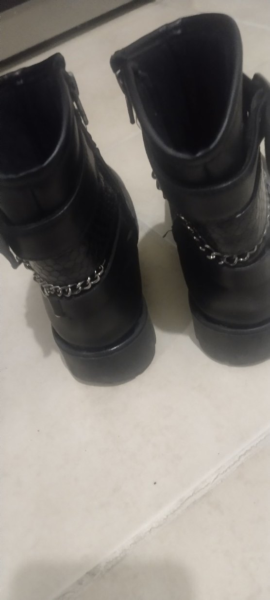 Parlak Siyah Deri Kemerli Gotik Botlar 32 - Görsel 2