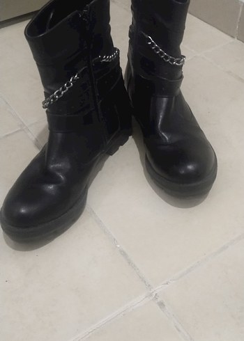 Siyah Zincir Detaylı Gotik Kadın Bot - Görsel 2