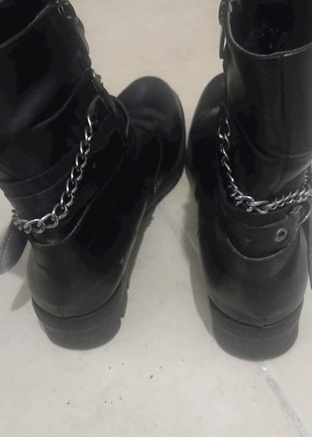 Siyah Zincir Detaylı Gotik Kadın Bot - Görsel 3
