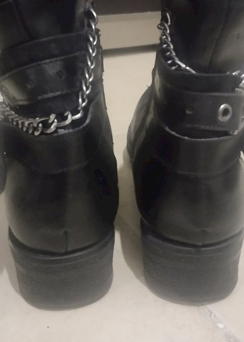 Siyah Zincir Detaylı Gotik Kadın Bot - Görsel 4
