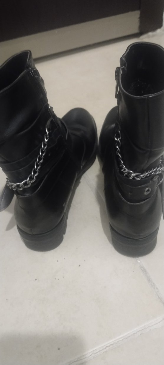 Siyah Zincir Detaylı Gotik Kadın Bot - Görsel 3